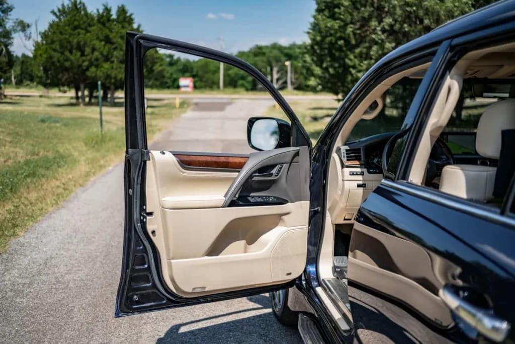 2017 Lexus LX570, view