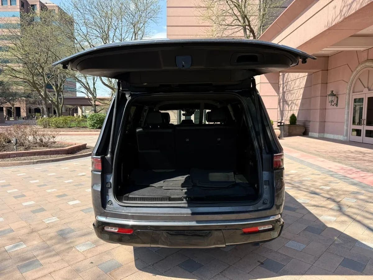 2024 Jeep Wagoneer L-Series III, view