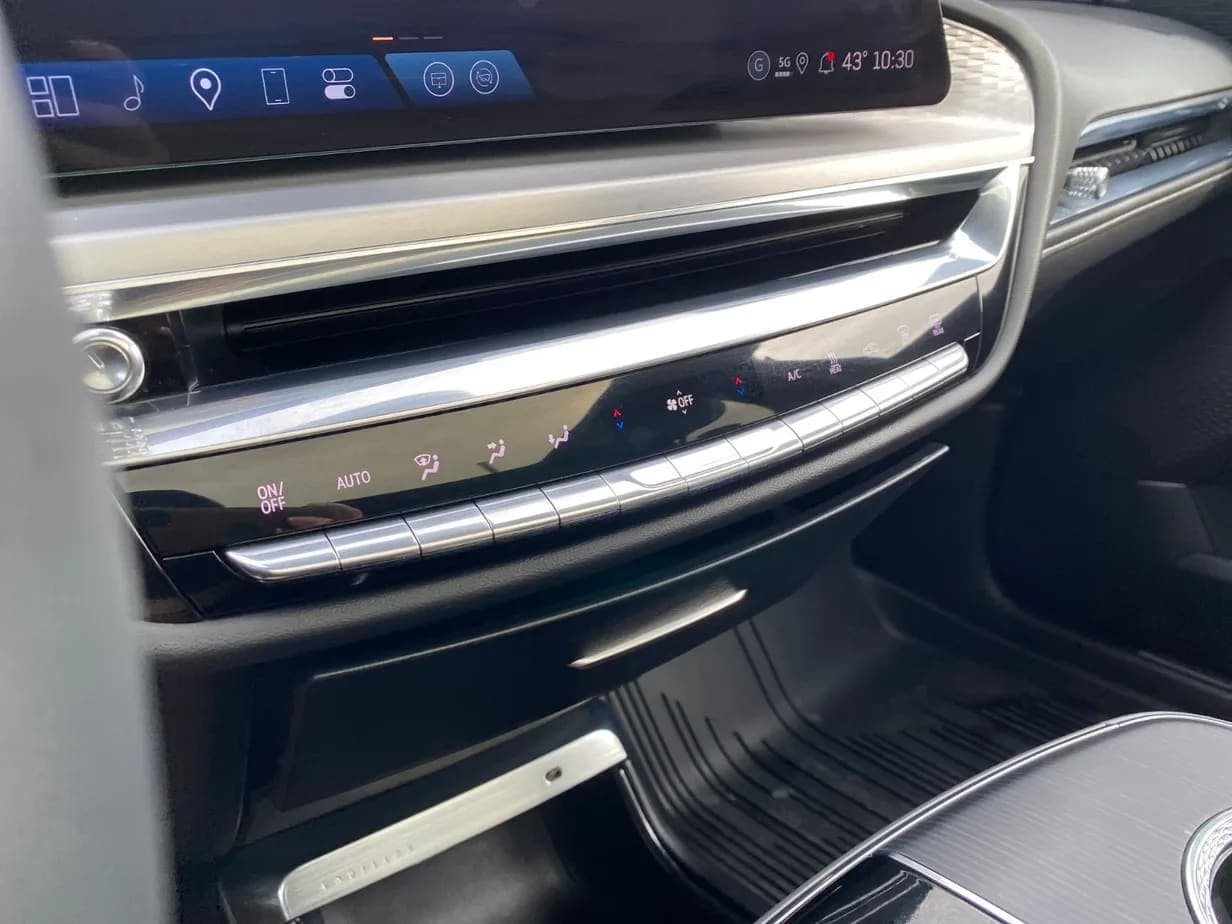 2025 Cadillac LYRIQ SPORT, view